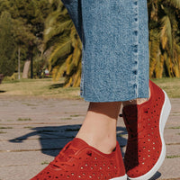 38469 Rouge