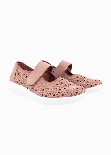 38467 Nude